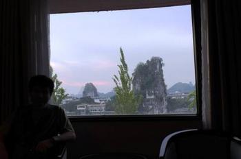 桂林　ホテル窓　圧.jpg